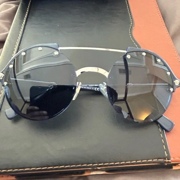 Versace Aviators EUC Versace VE2283 XL (61 - 13) with Grey lenses and Gold frame  main image 4